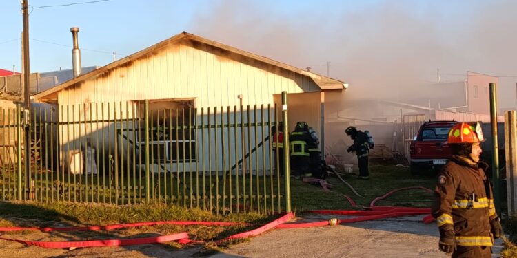 Principio de incendio afecto vivienda de prolongación Pedro Aguirre Cerda.