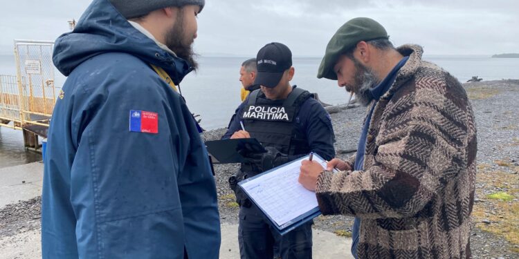 Autoridad Marítima y Sernapesca despliegan fiscalización de pesca recreativa en zona aislada al sur de Tierra del Fuego