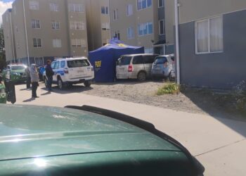 Mujer es encontrada sin vida al interior de un vehículo en condominios San Ignacio 6