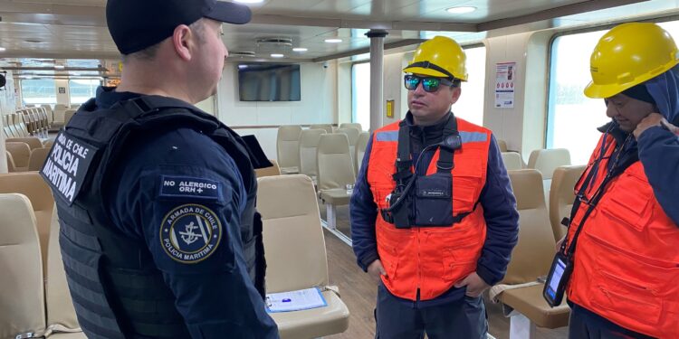 Autoridad Marítima realiza operativo preventivo a bordo del ferry “Pathagon” en ruta Porvenir–Punta Arenas