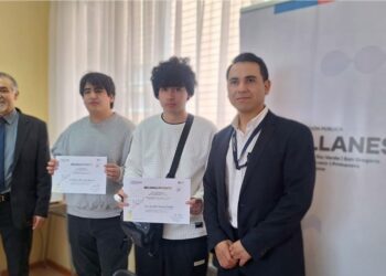 SLEP y autoridades reconocen a estudiantes de Porvenir por destacados puntajes provinciales.