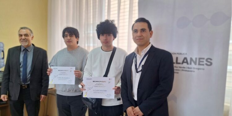 SLEP y autoridades reconocen a estudiantes de Porvenir por destacados puntajes provinciales.