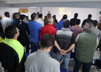 Internos del Complejo Penitenciario de Punta Arenas se certifican en confección y comercialización de muebles de madera