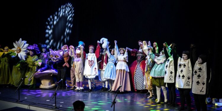 Teatro Municipal presentará “Alicia en el País de las Maravillas” este fin de semana en Punta Arenas