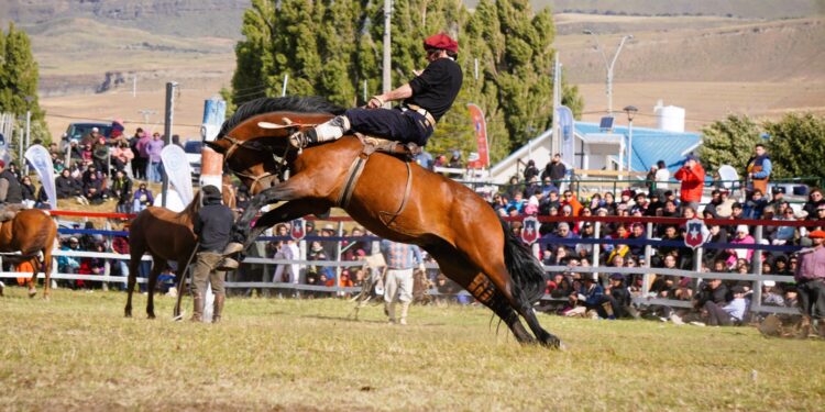 Villa Cerro Castillo dio el vamos a la tradicional Fiesta a la Chilena
