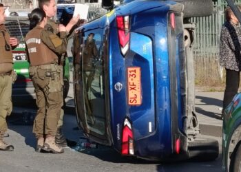 Volcamiento vehicular en Avenida Costanera deja una persona con lesiones leves