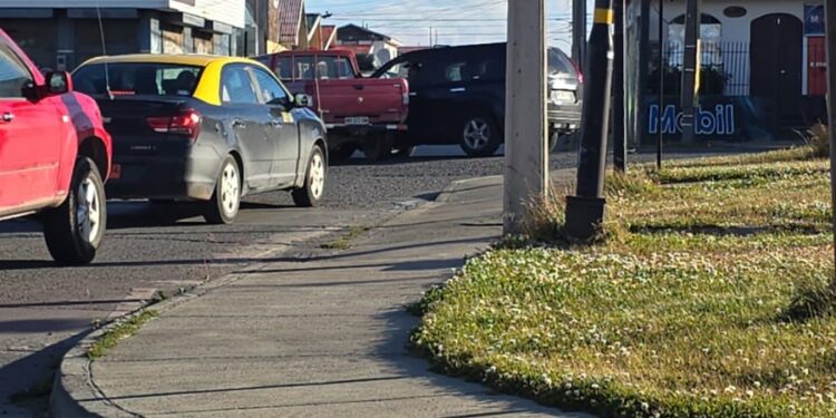 Accidente de tránsito en Avenida Independencia genera congestión vehicular en Punta Arenas