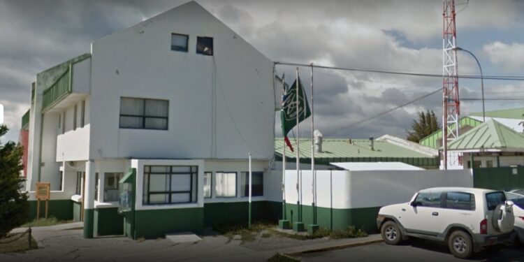 Carabineros detiene a dos sujetos por robo y receptación de baterías en Punta Arenas