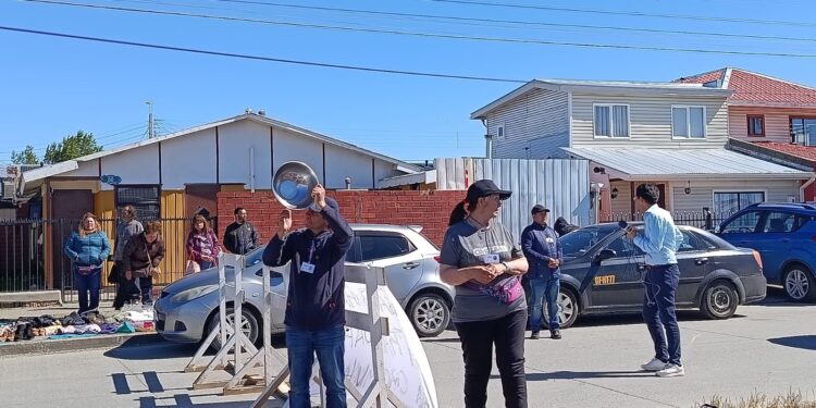 Feriantes se movilizan en Punta Arenas y exigen reubicación ante inicio de obras del Serviu