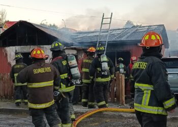 Incendio causo daños en vivienda de calle Ramon Freire y Patagona.