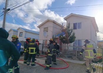 Rápida acción de Bomberos controló principio de incendio en vivienda de Punta Arenas