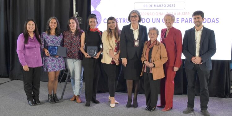 Seremi de la Mujer lanza convocatoria a “Mujeres Destacadas de Magallanes y Antartica Chilena” en el marco del 8M 2026