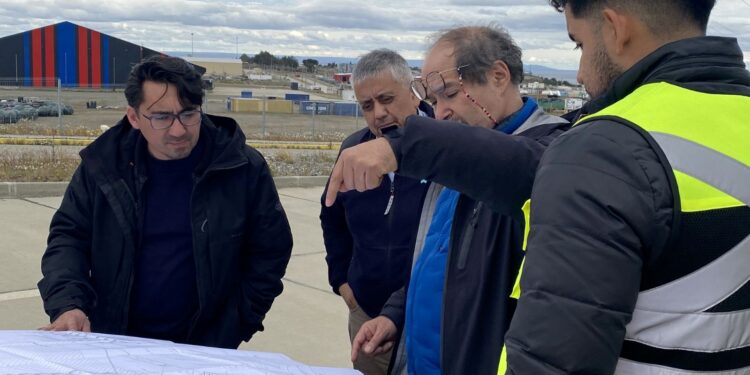 Empresas interesadas conocen terrenos donde se construirá el electroterminal para los 100 buses eléctricos de Punta Arenas