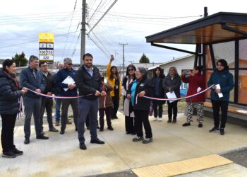 Vecinos inauguran moderno refugio peatonal en Villa del Mar gracias al programa Quiero Mi Barrio
