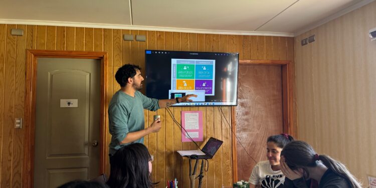 Programa Familias de Acogida Especializada FAE Puerto Natales realizó taller.