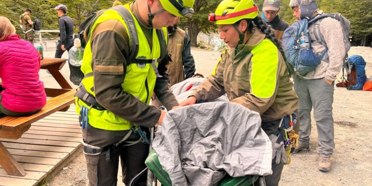 Turista israelí resulta gravemente lesionado tras ingresar a sector no habilitado en Torres del Paine