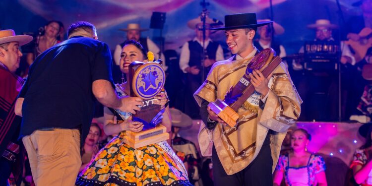 Pareja de Punta Arenas se corona vicecampeona nacional en el XII campeonato de cueca “entre leyendas y tradiciones”.