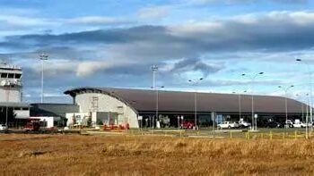 Detenido pasajero en aeropuerto de Punta Arenas por alteración de orden público en vuelo de SKY
