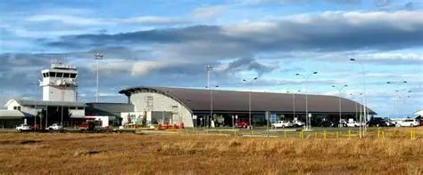 Detenido pasajero en aeropuerto de Punta Arenas por alteración de orden público en vuelo de SKY