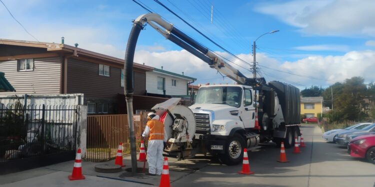 Aguas Magallanes inicia millonaria renovación de colectores en Punta Arenas
