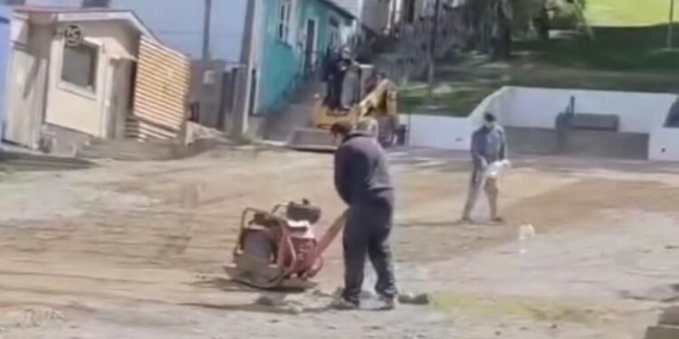 Vecinos de calle Waldo Seguel realizan intervención ante abandono de la vía