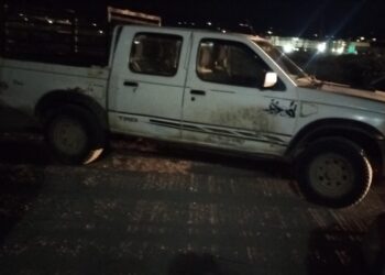 Conductor habría chocado dos vehículos estacionados y se dio a la fuga en sector Brisas del Sur 2