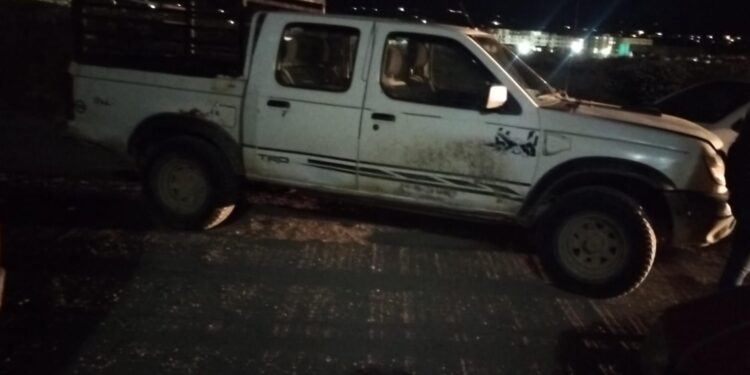 Conductor habría chocado dos vehículos estacionados y se dio a la fuga en sector Brisas del Sur 2