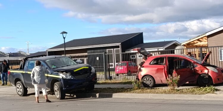 Colisión vehicular deja una persona lesionada en Punta Arenas