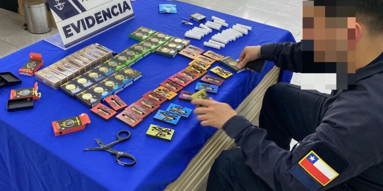 Autoridad marítima realizó incautación de 70 cartuchos con esencia de cannabis,a bordo de ferry “Kaweskar” con destino a Puerto Williams.