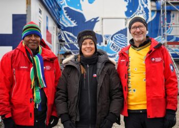 Embajadores de países puerta de entrada a la Antártica realizaron histórica visita a isla Rey Jorge
