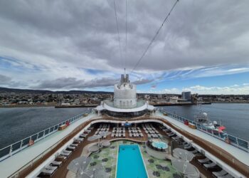 Crucero Vista recaló por primera vez en Punta Arenas durante la temporada 2025–2026