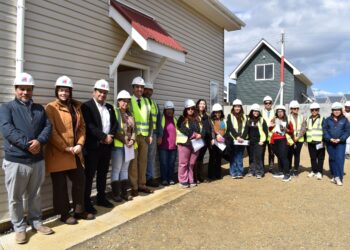 Emoción y esperanza en Puerto Natales: 304 familias recorren viviendas piloto de Fiordos del Sur