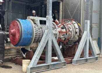 EDELMAG cambia unidad generadora para asegurar continuidad y calidad del suministro eléctrico.