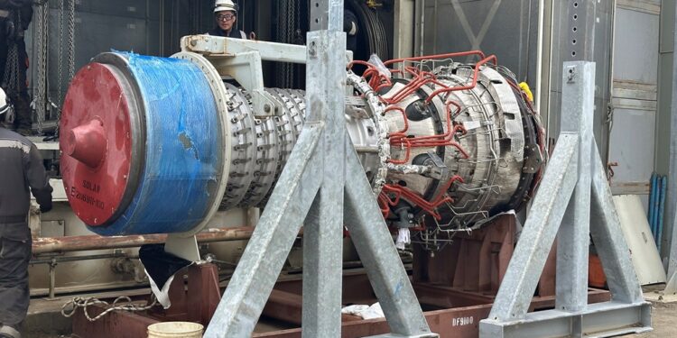 EDELMAG cambia unidad generadora para asegurar continuidad y calidad del suministro eléctrico.