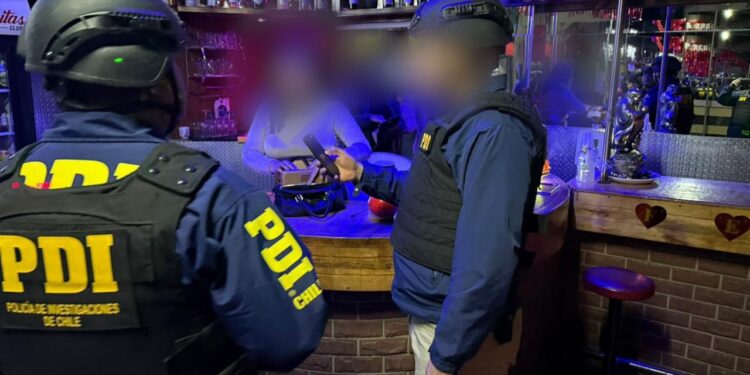 Fiscalización nocturna en Punta Arenas dejó 11 extranjeros denunciados y una detenida por usurpación de identidad