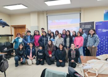 INACH conmemora el Día de la Mujer y la Niña en la Ciencia acercando la investigación antártica a estudiantes de Magallanes