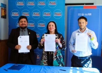 INJUV y Seremi de Educación de Magallanes firman convenio para fortalecer el liderazgo y participación juvenil