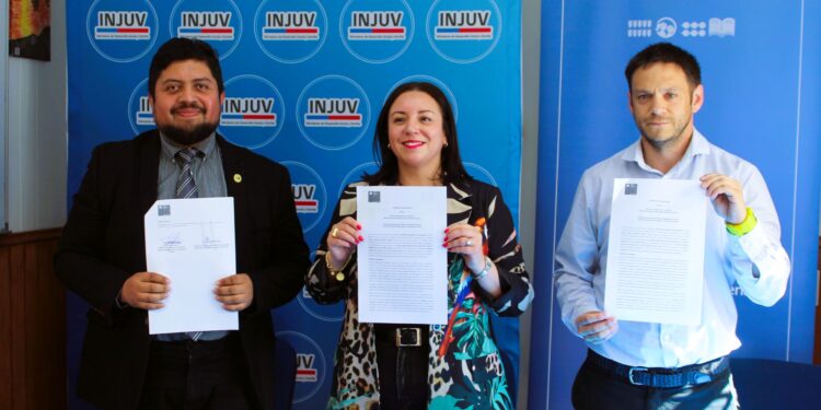 INJUV y Seremi de Educación de Magallanes firman convenio para fortalecer el liderazgo y participación juvenil