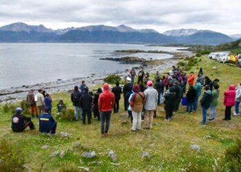 Con emotiva ceremonia conmemoran cuarto aniversario de fallecimiento de Cristina Calderón Harban  – El evento, realizado en Bahía Mejillones.
