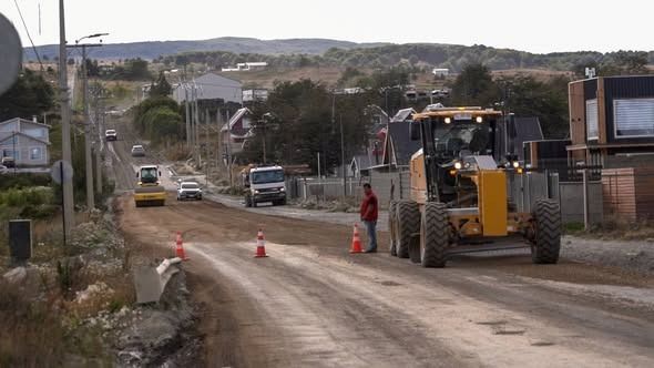 Vecinos impulsan mejoras en calle deteriorada mientras avanzan trabajos de mantención vial en la ciudad