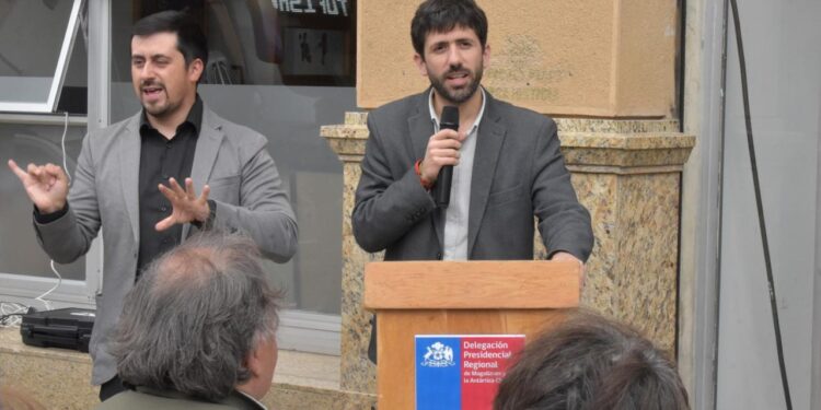 Presentan Nueva Placa y 14 señaléticas inclusivas en Lengua de Señas