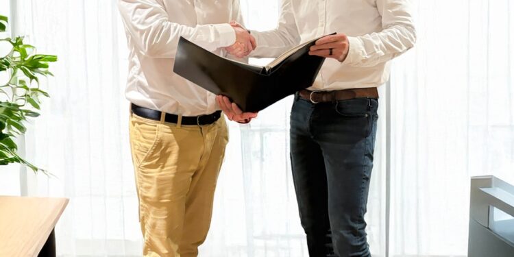 HIF Global y German eFuel One firman acuerdo preliminar de compra de e-Metanol. El acuerdo contempla el suministro anual de 100.000 toneladas.