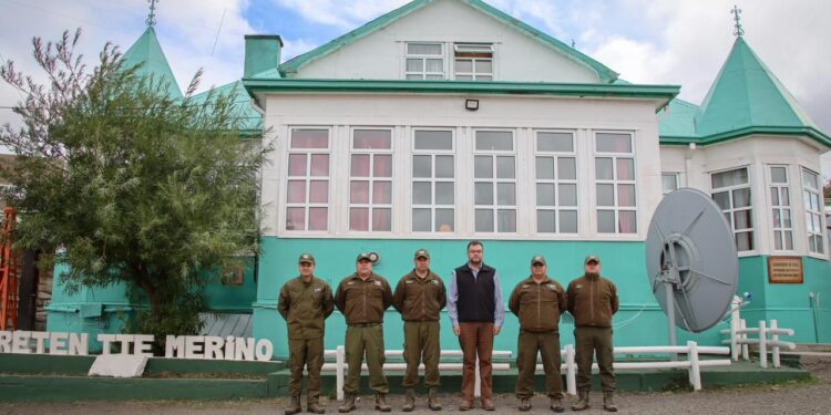 Delegado presidencial de Última Esperanza destacó labor de Carabineros tras visita a cuarteles y retenes fronterizos