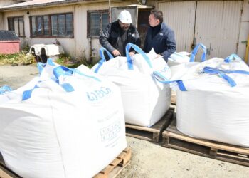 Municipalidad recibe primer cargamento de sal para este invierno. La primera compra contempló 230 toneladas y proyecta alcanzar un stock de 1.100 toneladas antes de junio.