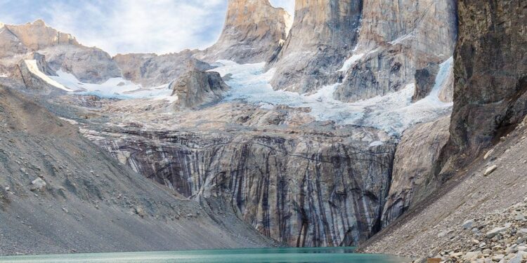Cuatro turistas extranjeros detenidos en Torres del Paine por encender fuentes de calor en lugares prohibidos