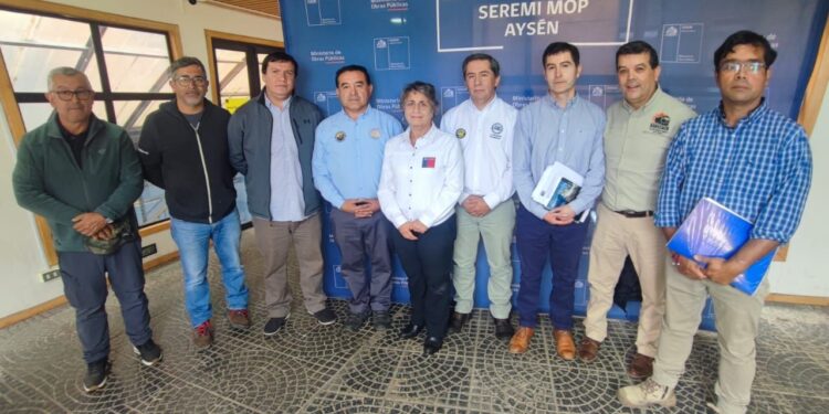Camioneros valoran reunión con ministra de Obras Públicas y acuerdan plan de trabajo por la Carretera Austral