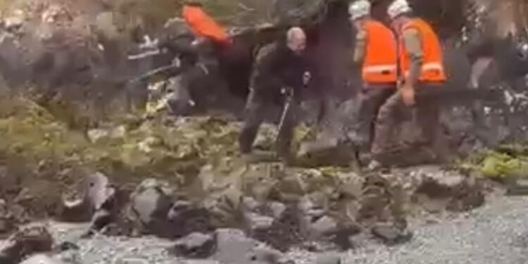 GOPE de Carabineros rescató a turista lesionado en sector Cabo Froward