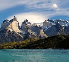 Carabineros detiene a dos turistas rusos por uso indebido de fuego en el Parque Nacional Torres del Paine.