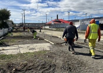 Obras de mejoramiento vial en Cerro Castillo superan el 65% de avance y proyectan término para 2026