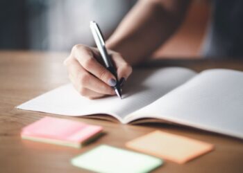 Mediación penal juvenil y desafíos de la reinserción marcan resultados del concurso “tesis con propósito”